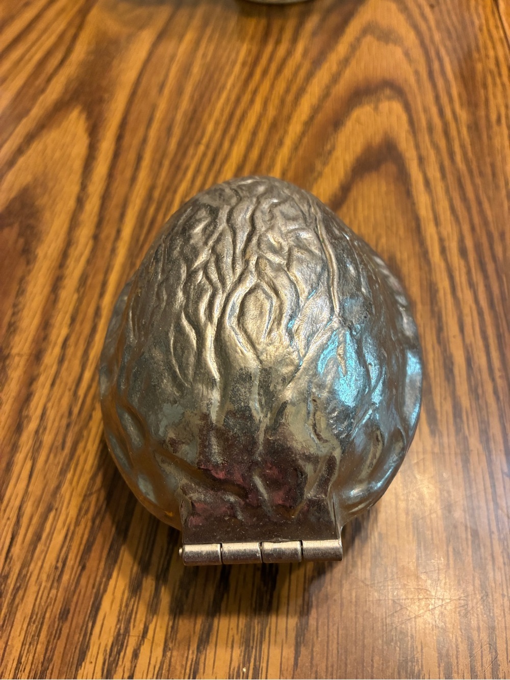 Vintage NUT CRACKER Silvertone Metal 5" Long Walnut Shaped Hinged Bowl HEAVY - Picture 3 of 6